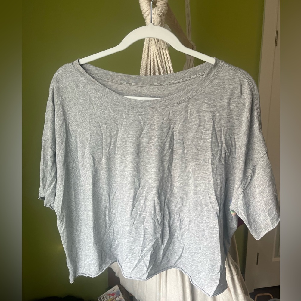 Cropped lululemon shirt